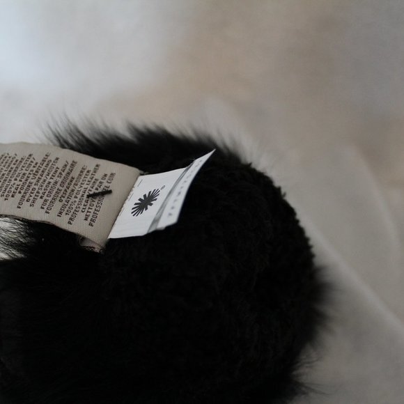 NWT UGG QUILTED BLACK FUR LINED SHEARLING MITTENS - Picture 5 of 5